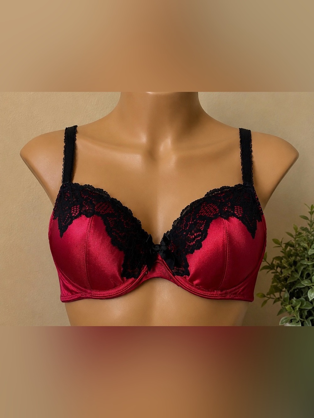 Simply Vera Vera Wang 38B Red Satin Black Lace Underwire Bra NWT